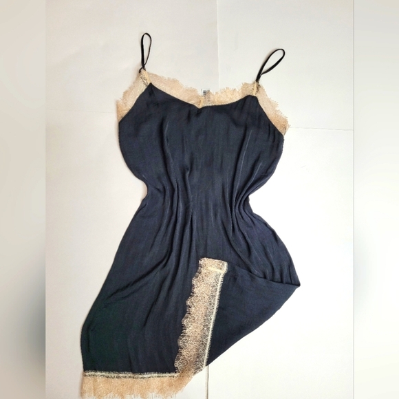 Elegant Black and Cream Lace Slip Dress - Picture 7 of 16